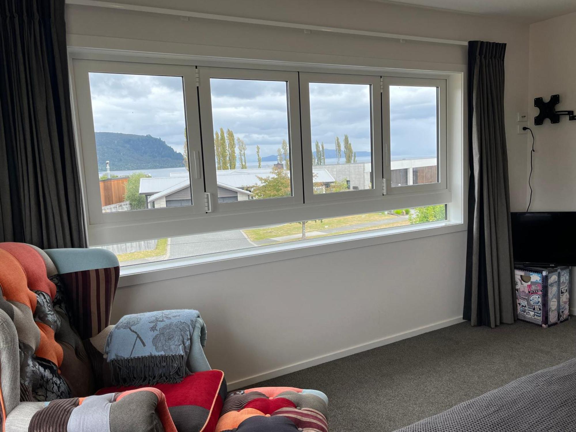 Large And Luxurious At The Lake Kinloch 外观 照片
